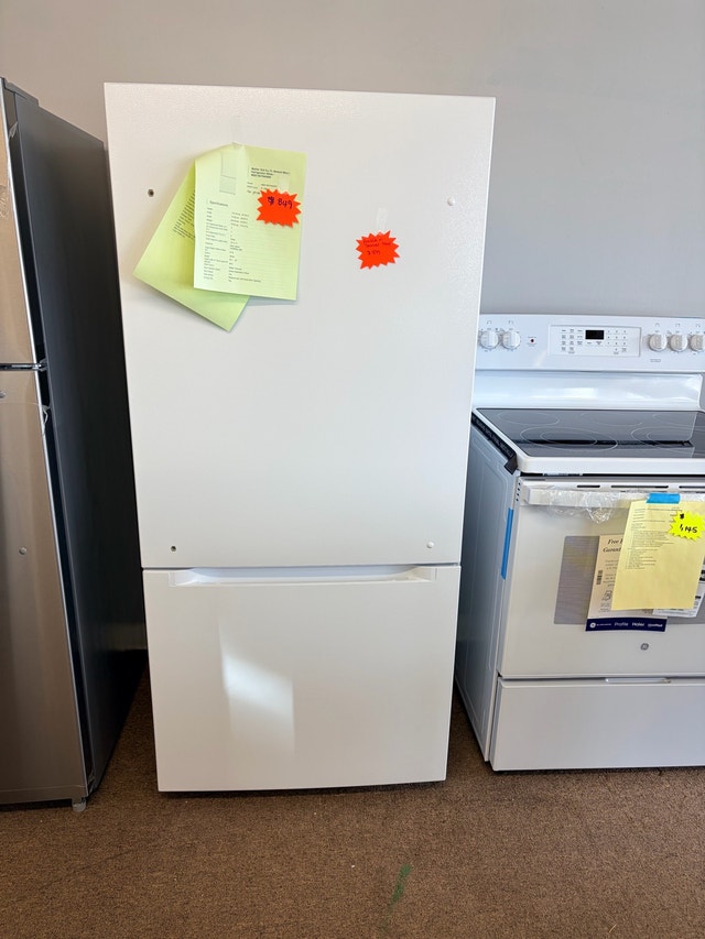 New Open Box Fridge - 30" Bottom Freezer - MDE19DTNKWW