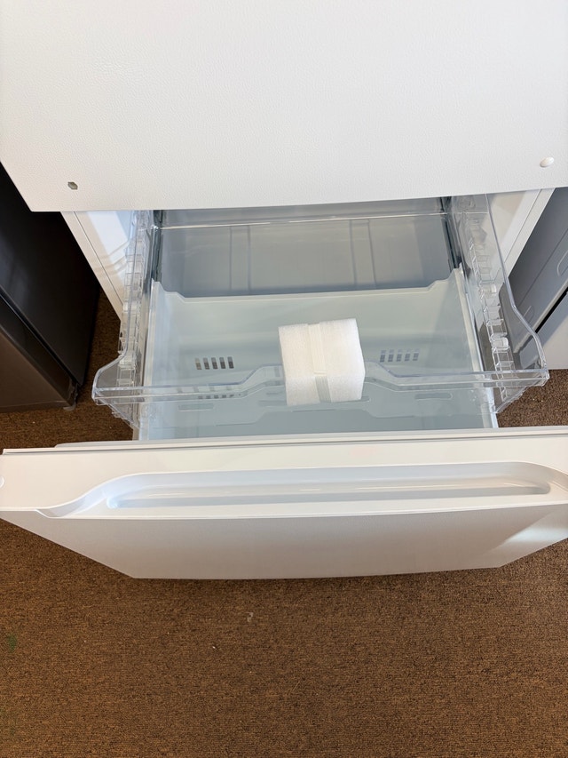 New Open Box Fridge - 30" Bottom Freezer - MDE19DTNKWW - photo 2