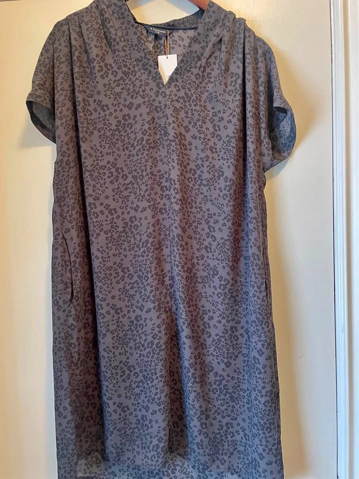 Leopard print V-neck tunic dress - Size Large