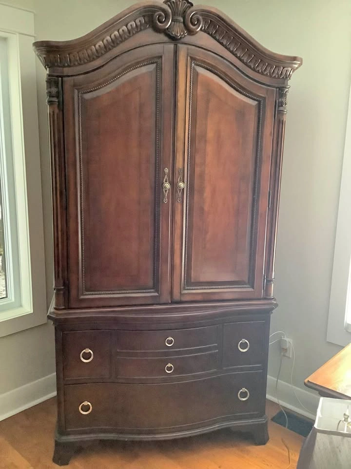 Armoire for TV