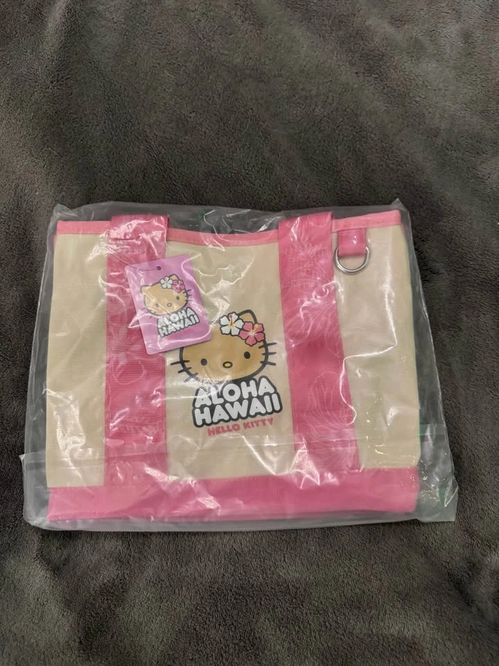ABC Exclusive Hello Kitty Aloha Hawaii Mini Tote 🌺 - photo 2