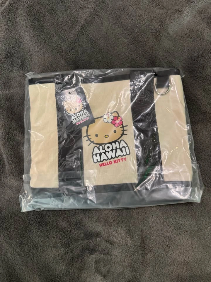 ABC Exclusive Hello Kitty Aloha Hawaii Mini Tote 🌺 - photo 4