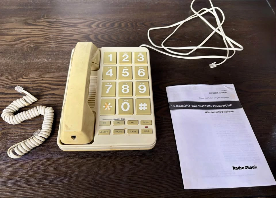 Vintage Radio Shack Big Button Telephone w/ Box - photo 2