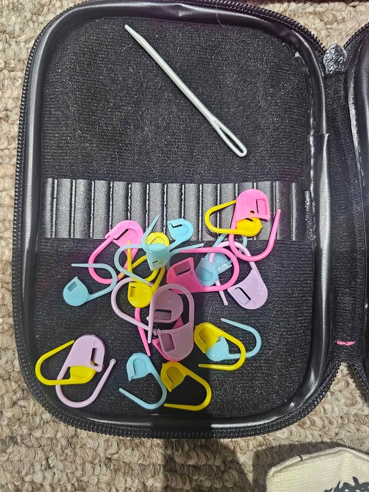 Big Crochet Hook Set & Accessories - photo 2