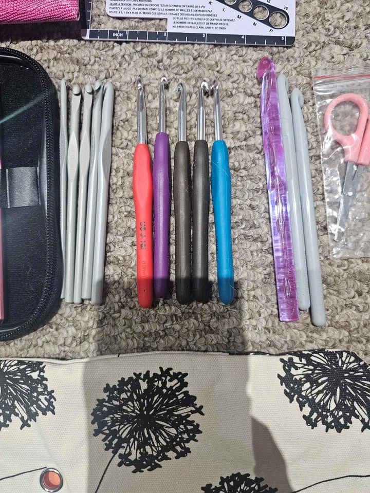 Big Crochet Hook Set & Accessories - photo 4