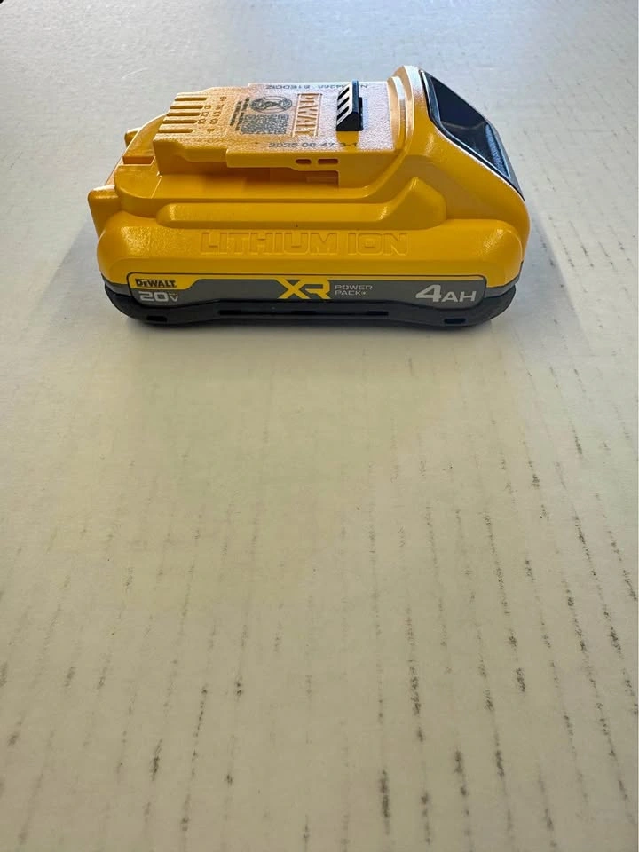 DEWALT 20V MAX XR POWERPACK 4Ah Battery w/ Fuel Indicator