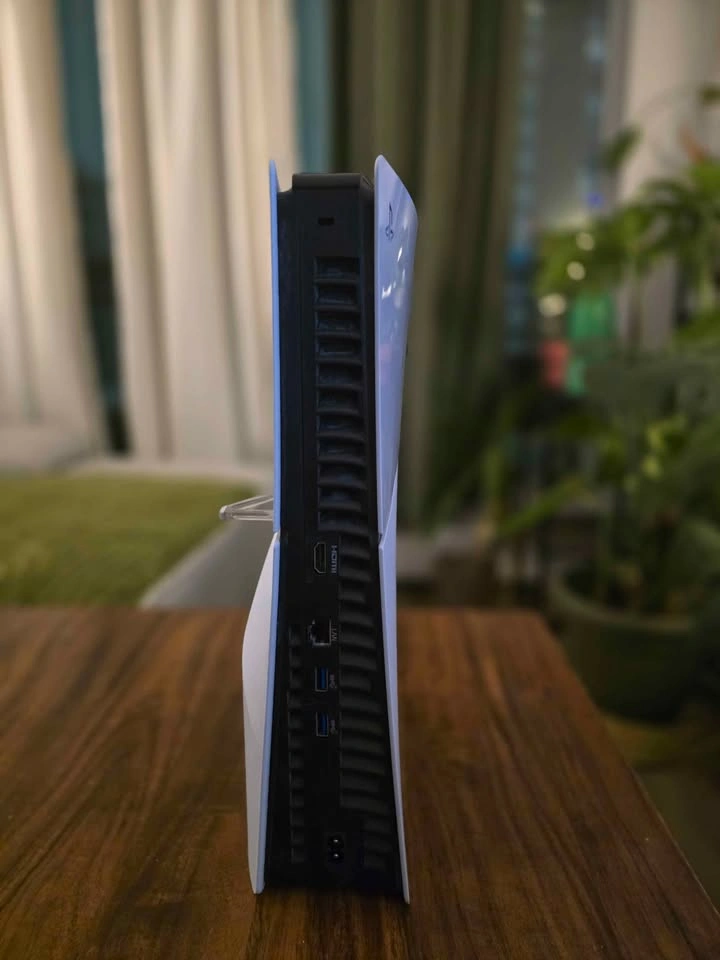 PS5 Slim with Disk Drive - photo 2