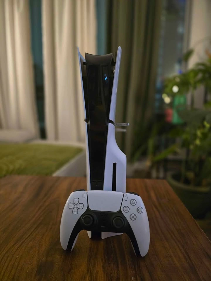 PS5 Slim with Disk Drive - photo 4
