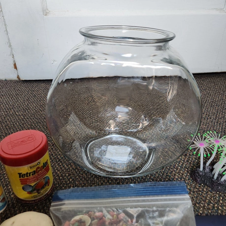 1 Gallon Fish Tank With Food, Decorations and Gravel - photo 5