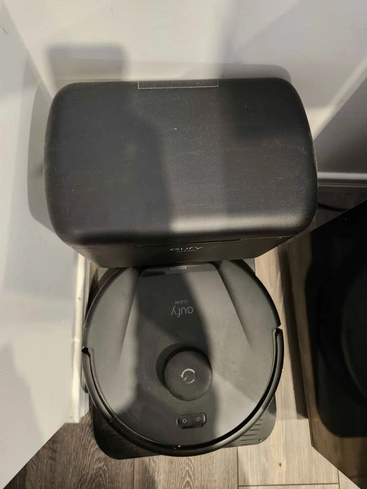 Eufy Clean L60 Robot Vacuum - Like New - photo 3