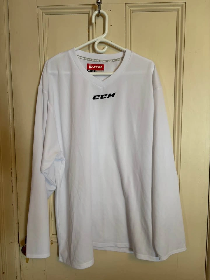 White CCM 2xl hockey shirt - photo 5