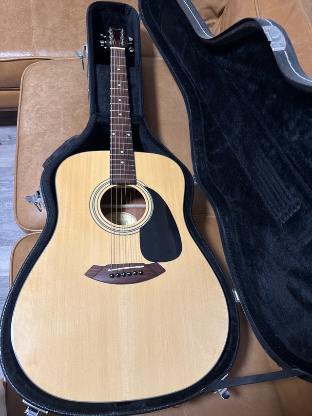 Fender CD 60 NAT Acoustic Guitar with Hard Case