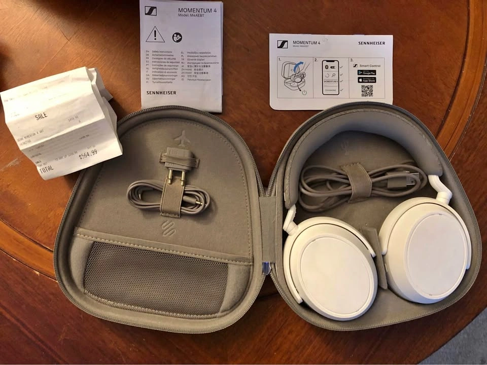 Sennheiser Momentum 4 Bluetooth Headphones Like New🥕