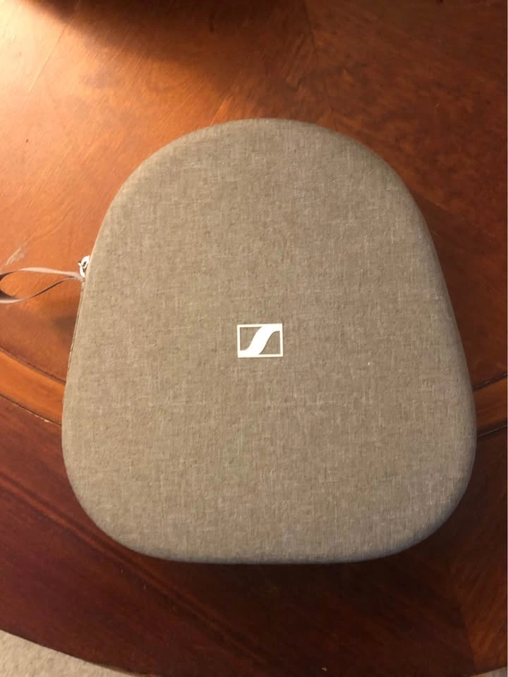 Sennheiser Momentum 4 Bluetooth Headphones Like New🥕 - photo 2