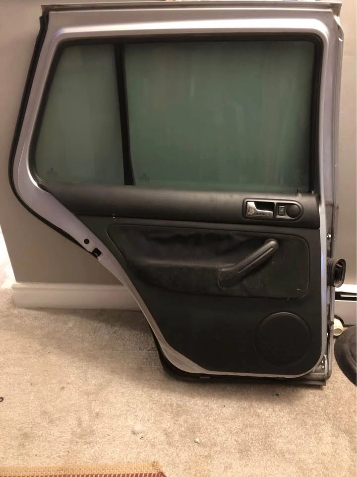 Golf MK4 Driver Side Rear Door - Mint Condition 🥕 - photo 2