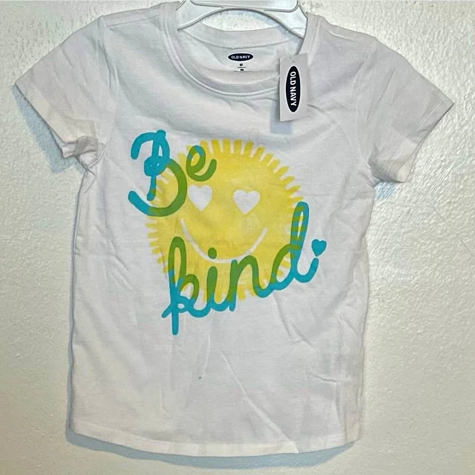 GIRLS TSHIRT SIZE:5T PRICE:$15