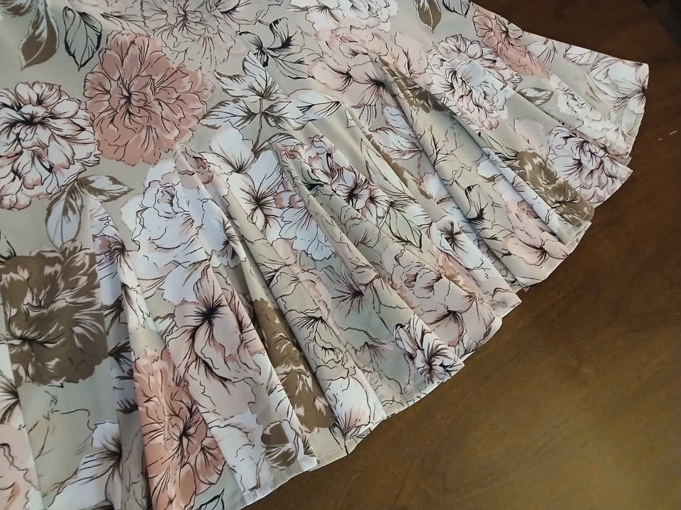 Flower Print Skirt. Cleo Petites. Size 2. New. Light Brown-Peach - photo 2