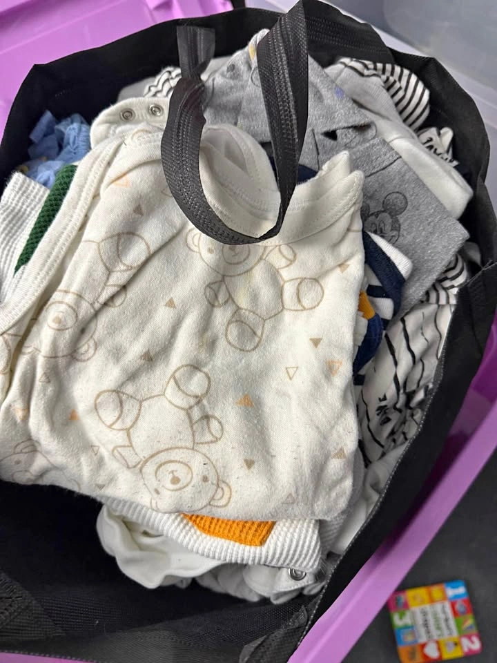 Bag of baby clothes 6-9M