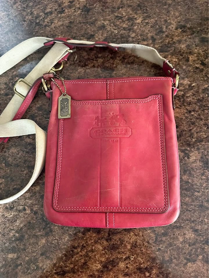 2008 Vintage Coach Leather Crossbody Bag - Raspberry