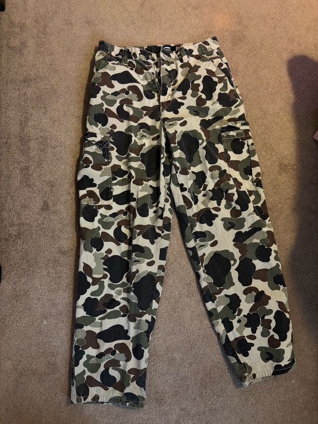 Unisex Size Medium Camo Cargo Pants