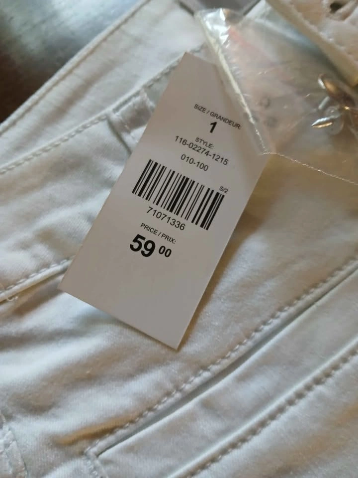 White High Waist Flare Leg Suzy Shier Jeans. Stretchy. Size 1. B - photo 3