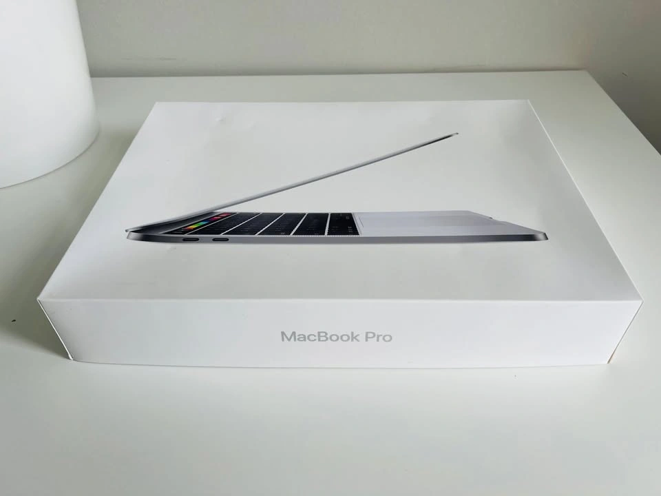 2018 Macbook Pro Touchbar 16GB RAM 256GB SSD - photo 2