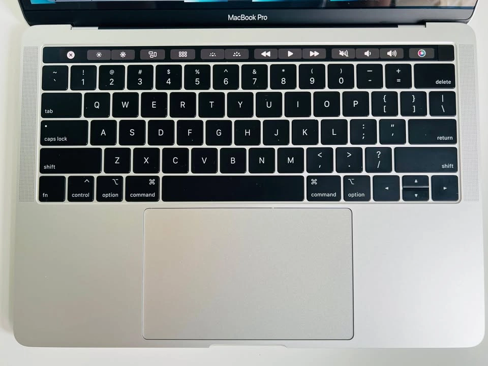 2018 Macbook Pro Touchbar 16GB RAM 256GB SSD - photo 3