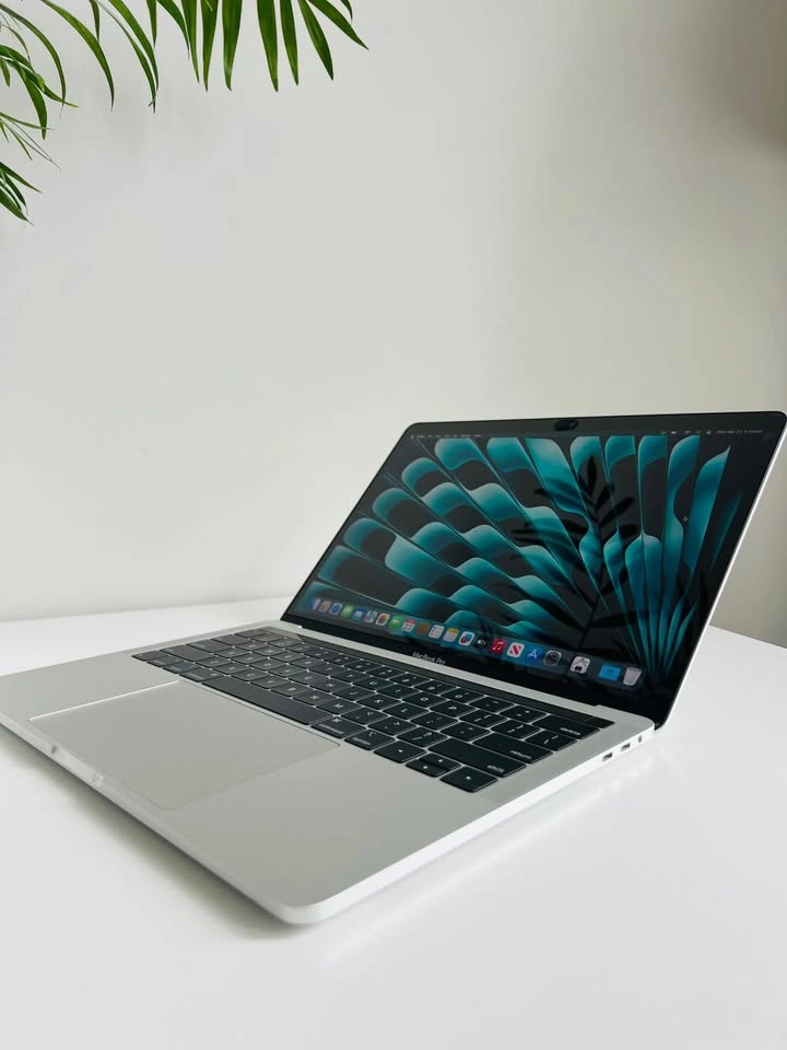 2018 Macbook Pro Touchbar 16GB RAM 256GB SSD - photo 5