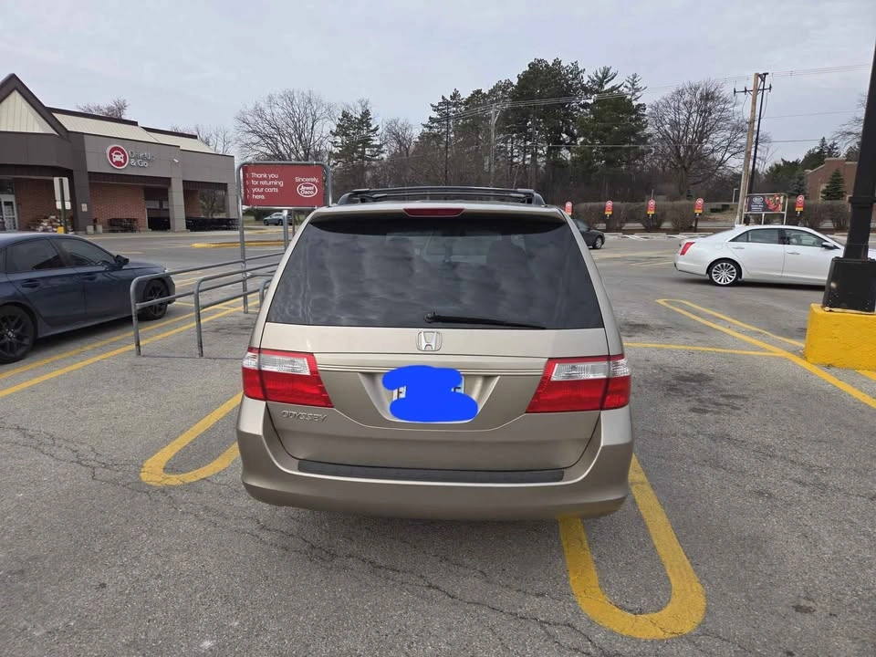 2005 Honda Odyssey EX-L w/DVD Res Minivan 4D - photo 4