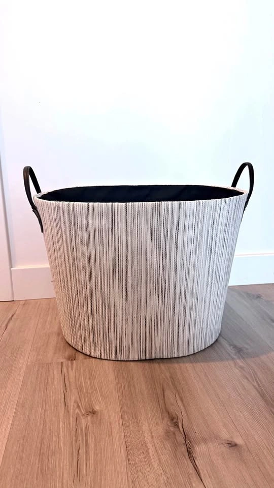 Laundry basket / decorative basket
