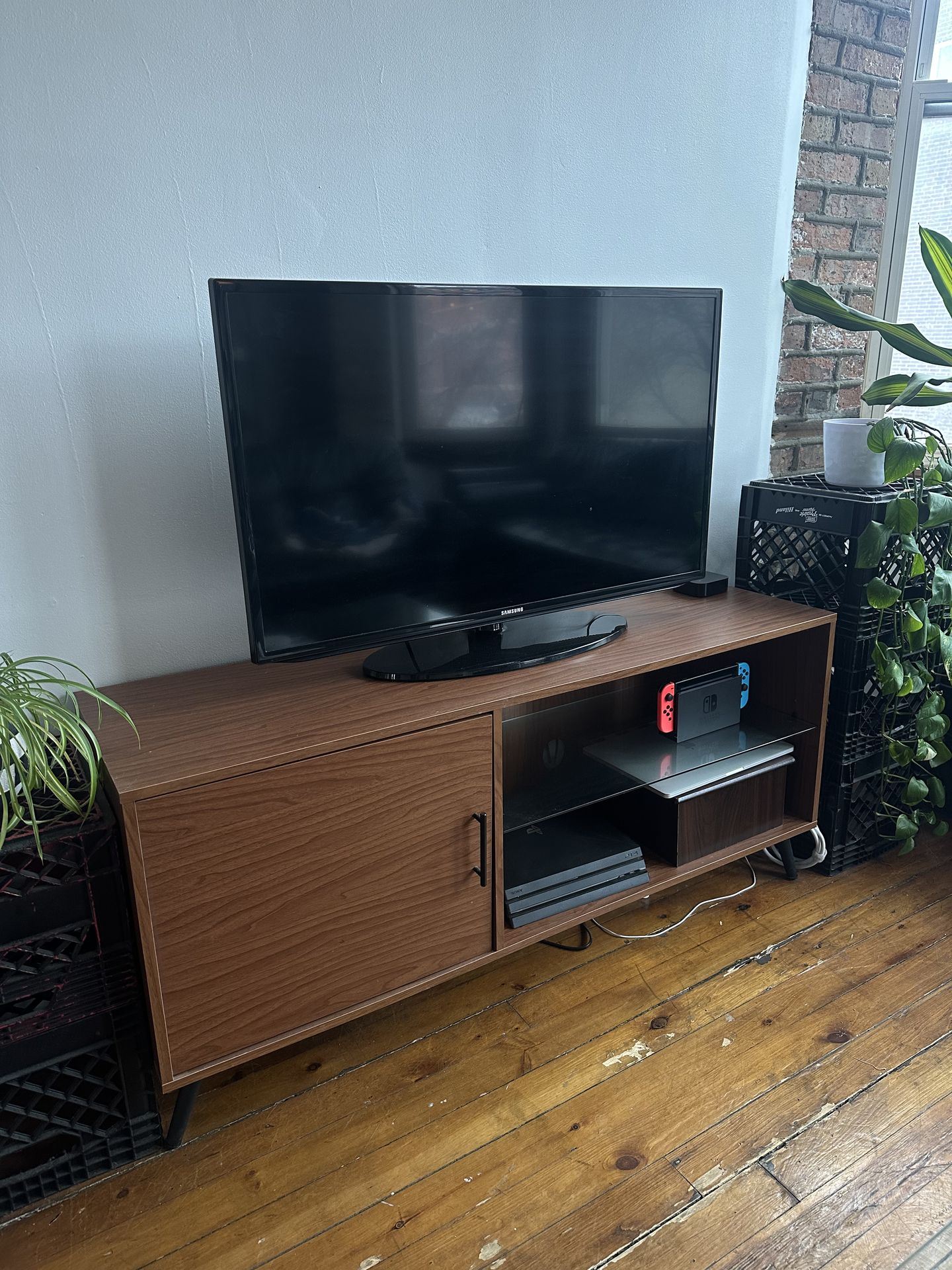 MCM TV Console
