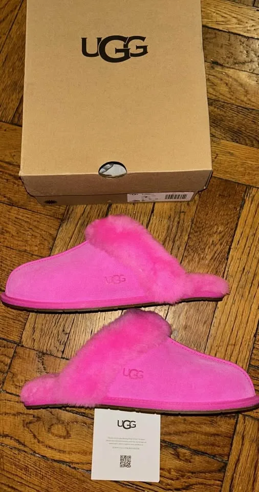UGG Women’s Scuffette II Hot Pink Slippers - NEW - SZ 7 image indicator(2)