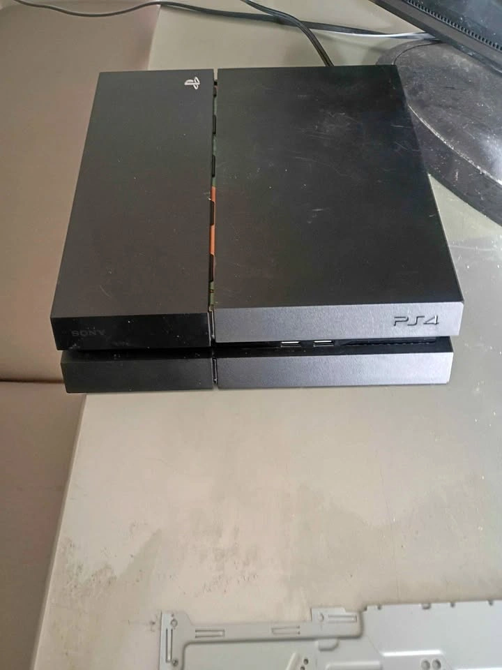 Broken PS4