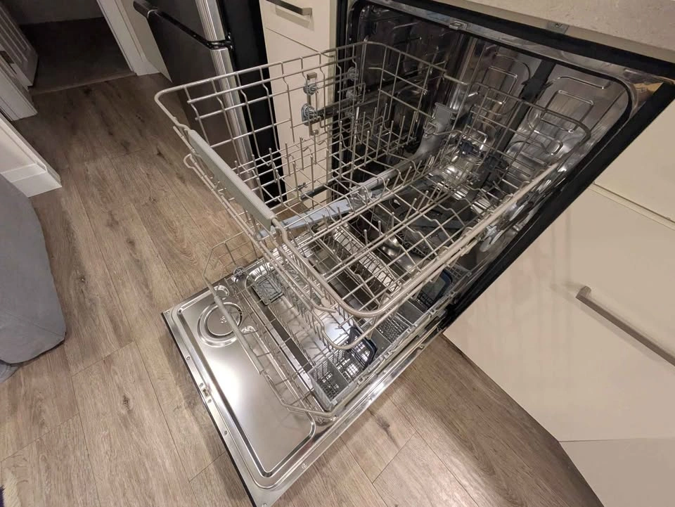 Samsung Dishwasher SS For Repair or Parts DW80F600UTS - photo 3