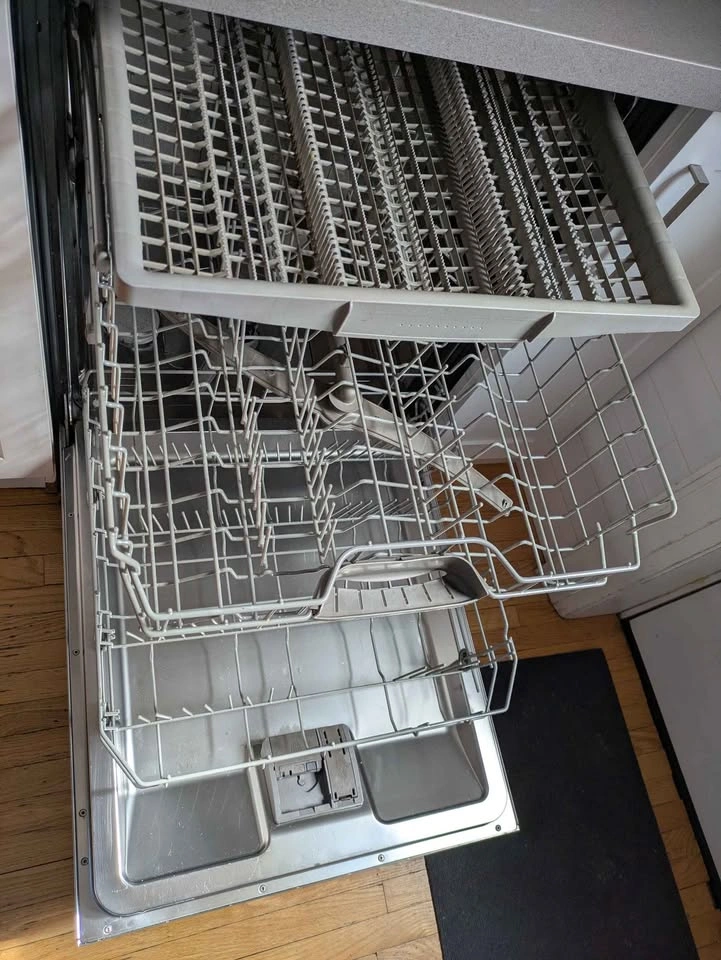 Bosch Integra 800+ Dishwasher SHX5ER55UC/F2 - For Repair/Parts - photo 3