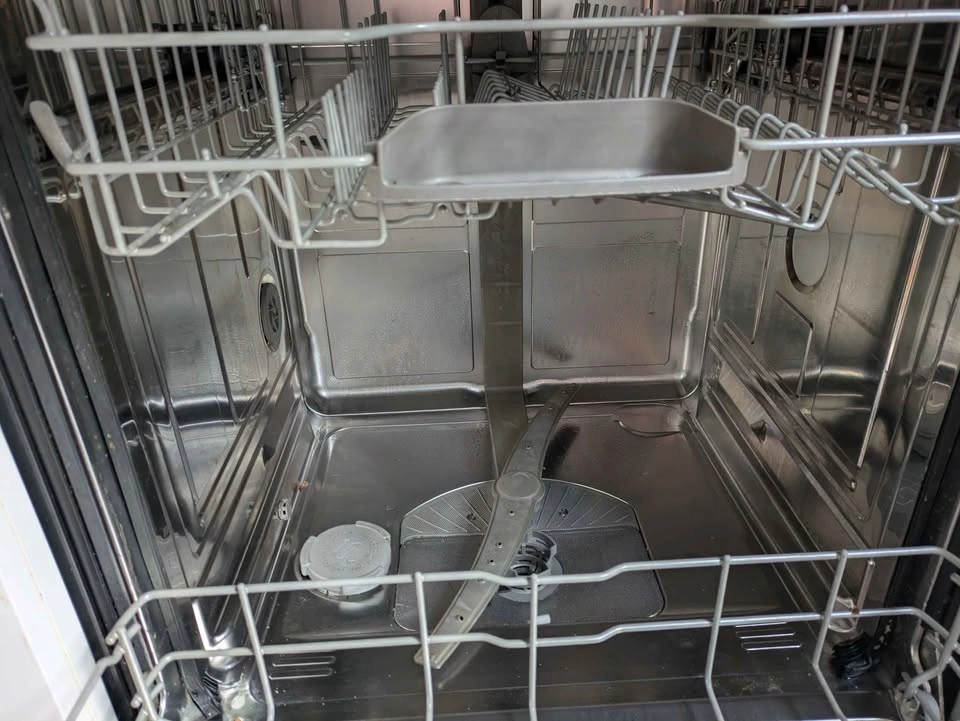 Bosch Integra 800+ Dishwasher SHX5ER55UC/F2 - For Repair/Parts - photo 4