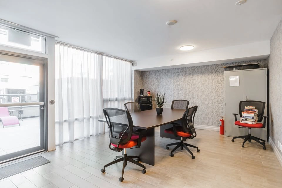 2 Beds 2 Baths Apartment - photo 2