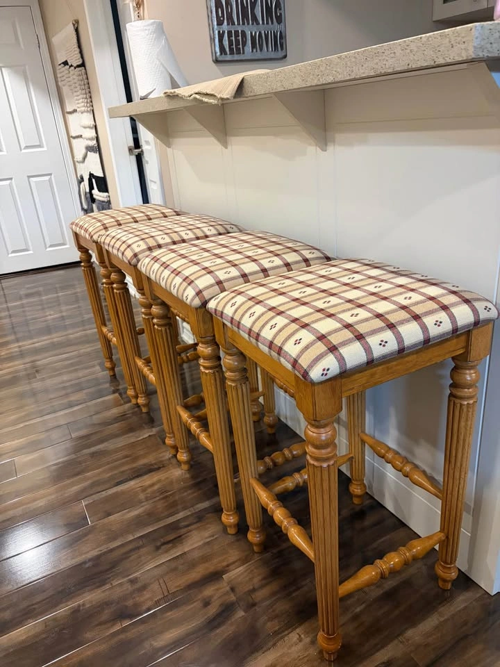 Solid Wood Bar Stools (Set of 4) | Upholstered Seats | Classic D - photo 4