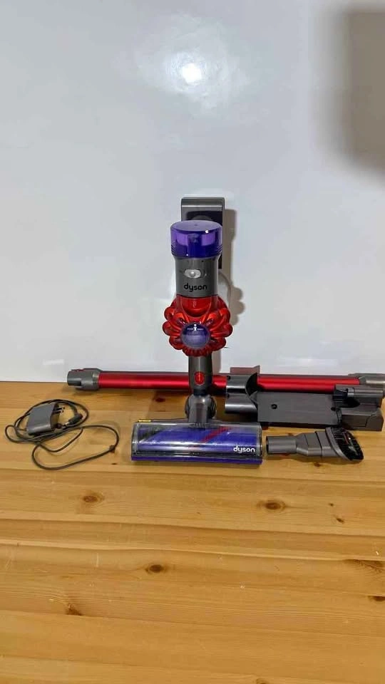 Dyson V8 Cordless Vacuum Powerful Lightweight