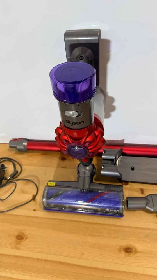 Dyson V8 Cordless Vacuum Powerful Lightweight - photo 5