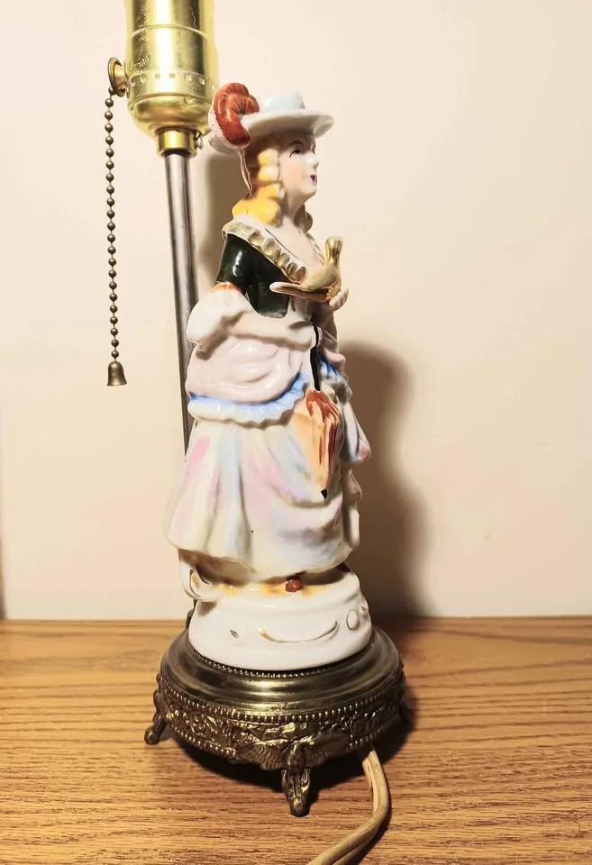 Vtg. Rare Marie Antoinette Porcelain Statue Lamp image indicator(2)