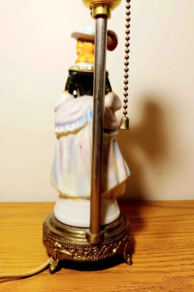 Vtg. Rare Marie Antoinette Porcelain Statue Lamp image indicator(5)