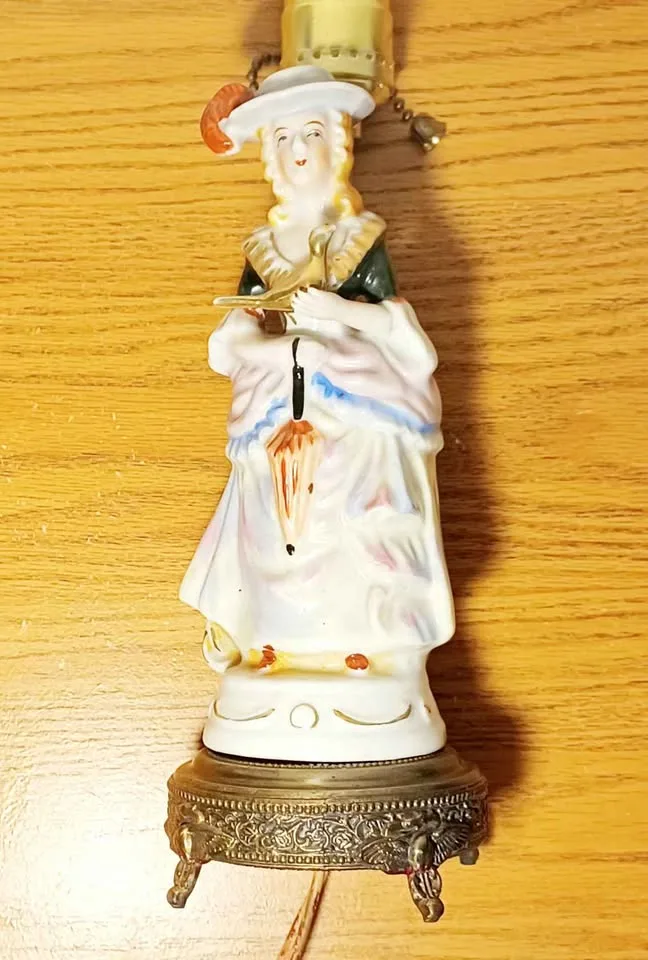Vtg. Rare Marie Antoinette Porcelain Statue Lamp image indicator(7)