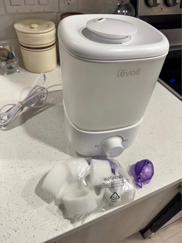 Levoit 2.5L Humidifier + Extra Filters – Like New