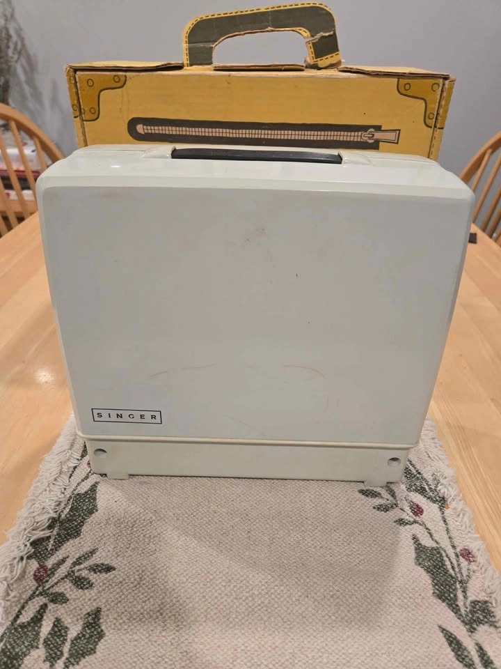 Little Touch and Sew Toy Sewing Machine by Singer - photo 2