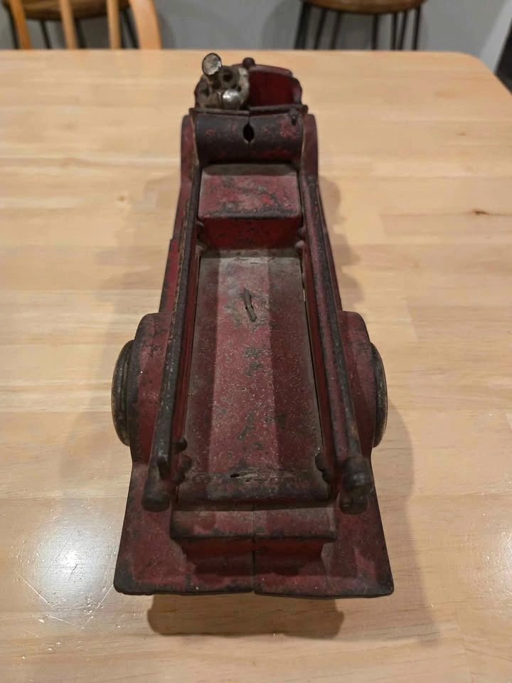 Arcade Cast Mack Truck with Driver - photo 4