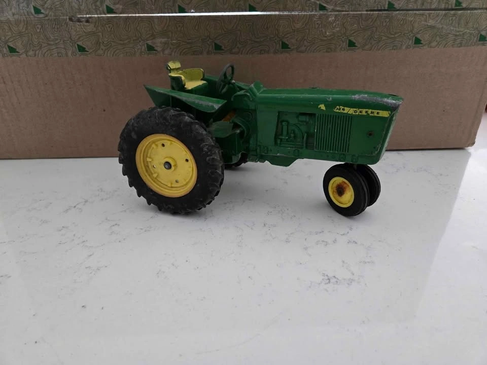 John Deere Tractor and Wagon - 1/16 Scale - photo 2