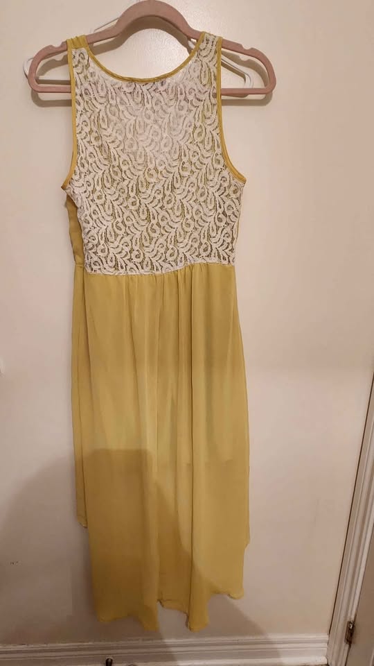 Yellow hi low dress with white lace detail in the back (medium) - photo 2