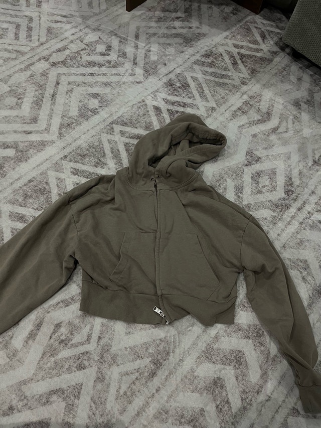 Crop Garage Sweater/Hoodie - Medium