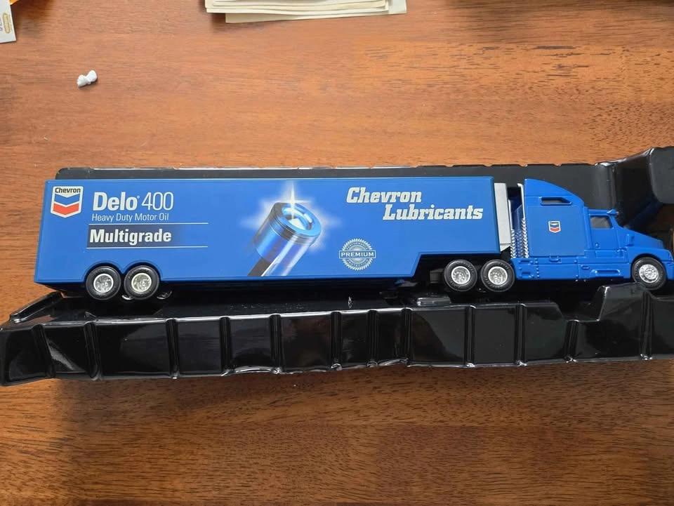 Chevron Delo 400 Model Truck - photo 2